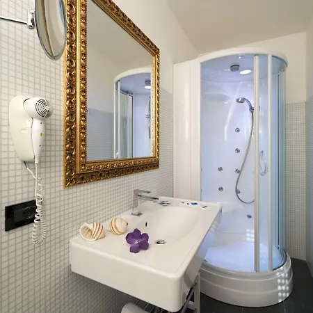 Nice Hotel Bibione Otel 3*