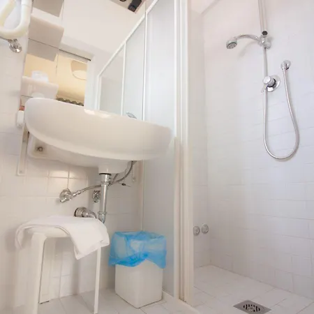 Nice Hotel Bibione Otel 3*