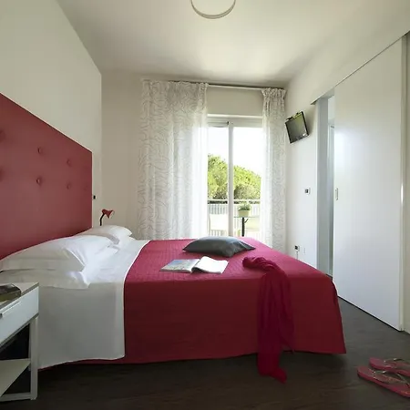 Nice Hotel Bibione Szálloda 3*